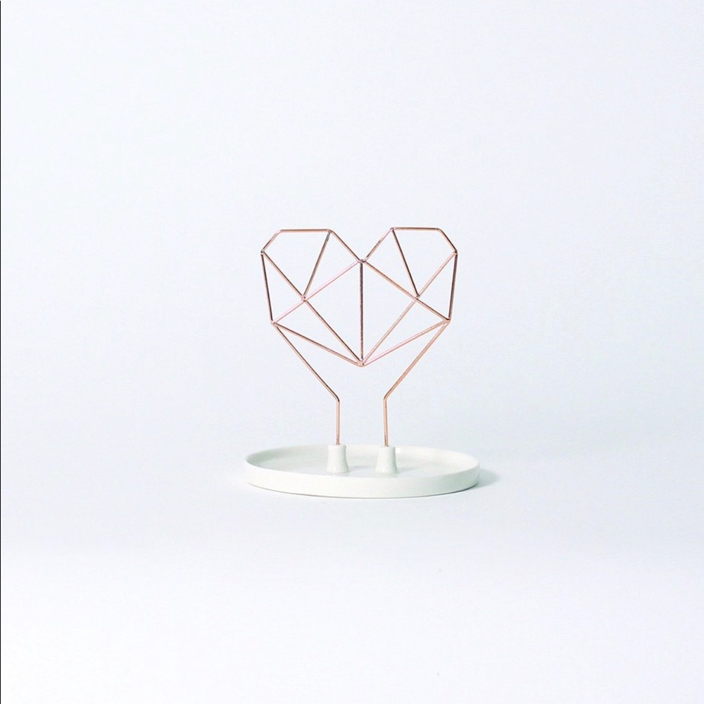 Coxet Wire Heart Ceramic Jewelry Holder